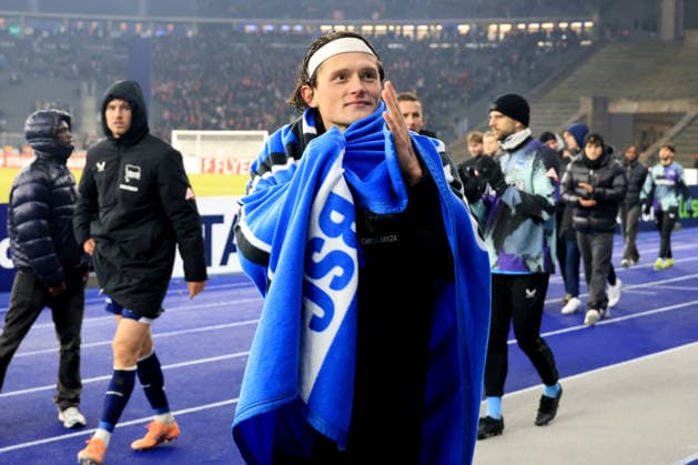 DEU, DFB-Pokal, Hertha BSC vs. 1.FC Kaiserslautern, 02.12.2025, Berliner Olympiastadion, Berlin, DEU, DFB-Pokal, Hertha BSC vs. 1.FC Kaiserslautern, im Bild Fabian Reese (Hertha BSC Berlin 11) DFL - regulations prohibit any use of Photographs as image sequences and or quasi-video