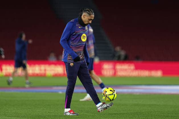 December 2, 2025, Barcelona, Barcelona, SPAIN: Raphinha of FC Barcelona, Barca warms up during the Spanish league, La Liga EA Sports, football match played between FC Barcelona and Atletico de Madrid at Spotify Camp Nou stadium on December 2, 2025 in Barcelona, Spain. Barcelona SPAIN - ZUMAa181 20251202_zaa_a181_177 Copyright: xIrinaxR.xHipolitox