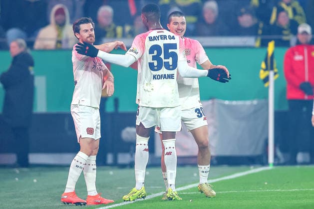 02.12.2025, Fußball, DFB-Pokal, Borussia Dortmund - Bayer 04 Leverkusen, Achtelfinale, Signal Iduna Park, Saison 2025 2026: Torjubel nach dem Tor zum 1:0 durch Torschütze Ibrahim Maza (Bayer04 30) zusammen mit Jonas Hofmann (Bayer04 07) und Christian Kofane (Bayer04 35) DFB regulations prohibit any use of photographs as image sequences and or quasi-video. Nordrhein-Westfalen Deutschland