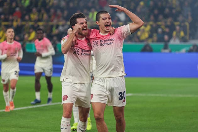 Fußball DFB Pokal - Borussia Dortmund - Bayer 04 Leverkusen am 02.12.2025 im Signal Iduna Park in Dortmund Jubel, Torjubel, Torschuetze, Torschütze Ibrahim Maza (Leverkusen 30) jubelt nach seinem Tor zum 0 zu 1 mit Jonas Hofmann (Leverkusen 7)