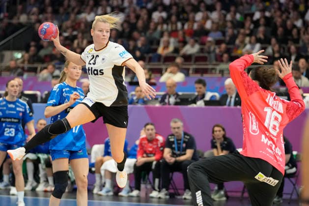 Antje Doll (Germany) controls the ball during the 27th IHF Women s Handball World Championship, WM, Weltmeisterschaft - Main Round match between Germany and Faroe Islands at Westfalenhalle on December 2, 2025 in Dortmund, Germany. (Photo by Alex Gottschalk DeFodi Images)