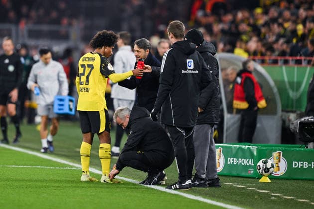 02.12.2025, Fussball, DFB-Pokal, Achtelfinale, Borussia Dortmund - Bayer Leverkusen, Karim Adeyemi (Borussia Dortmund), Trainer Niko Kovac (Borussia Dortmund) xRHR-FOTO TKx Copyright: RHR-FOTOx RHR-FOTO TK