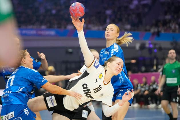 Suna Hansen (Faroe Islands) und Nieke Kühne (Germany) battle for the ball during the 27th IHF Women s Handball World Championship, WM, Weltmeisterschaft - Main Round match between Germany and Faroe Islands at Westfalenhalle on December 2, 2025 in Dortmund, Germany. (Photo by Alex Gottschalk DeFodi Images)