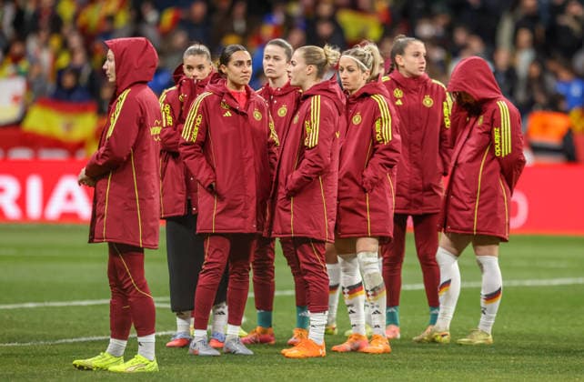 ESP, Madrid, Spanien vs Deutschland, Länderspiel, Fussball, UEFA, Spielzeit 2025 2026, Womens Nations League, Riyadh Air Metropolitano, Finale im Bild: Enttäuschung bei Deutschland nach der Niederlage gegen Spanien im Nations League Finale DFB DFL REGULATIONS PROHIBIT ANY USE OF PHOTOGRAPHS AS IMAGE SEQUENCES AND OR QUASI-VIDEO, 02.12.2025 Copyright: HMBxMedia HendrikxHamelau