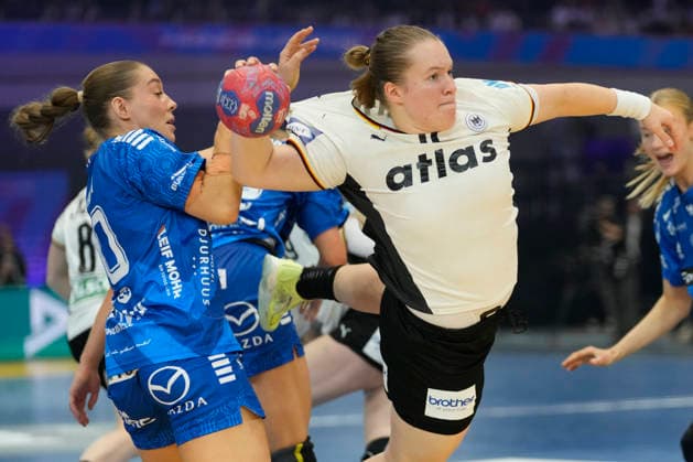 Suna Hansen (Faroe Islands) und Lisa Antl (Germany) battle for the ball during the 27th IHF Women s Handball World Championship, WM, Weltmeisterschaft - Main Round match between Germany and Faroe Islands at Westfalenhalle on December 2, 2025 in Dortmund, Germany. (Photo by Alex Gottschalk DeFodi Images)