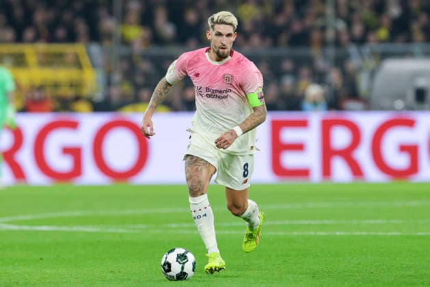 Robert Andrich (Bayer 04 Leverkusen) kontrolliert den Ball, DFB-Pokal, Borussia Dortmund v Bayer 04 Leverkusen, Signal Iduna Park am 02. December 2025 in Dortmund, Deutschland. (Foto von Marco Steinbrenner DeFodi Images) Robert Andrich (Bayer 04 Leverkusen) controls the ball, DFB-Pokal, Borussia Dortmund v Bayer 04 Leverkusen, Signal Iduna Park, December 2, 2025 in Dortmund, Germany. (Photo by Marco Steinbrenner DeFodi Images) DFB DFL REGULATIONS PROHIBIT ANY USE OF PHOTOGRAPHS AS IMAGE SEQUENCES AND OR QUASI-VIDEO.