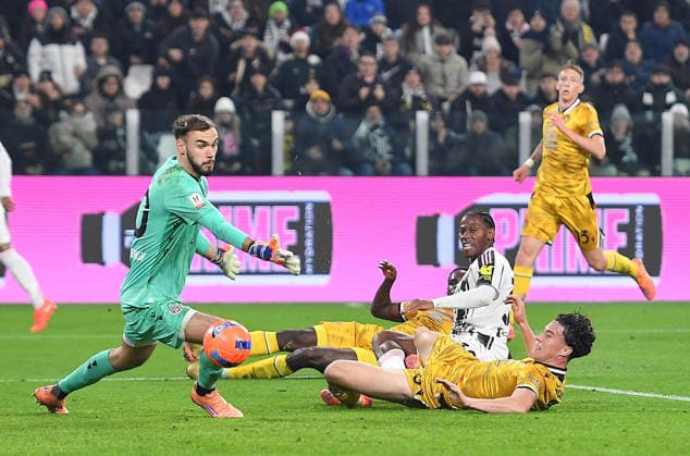 December 2, 2025, Turin, Italy: Juventus Johnatan David score the gol (1-0) during the round of 16 of the Italian Cup soccer match Juventus FC vs Udinese Calcio at the Allianz Stadium in Turin, Italy, 2 December 2025 ANSA ALESSANDRO DI MARCO. Coppa Italia: Juventus FC Vs Udinese Calcio  - ZUMAa110 20251202_zaf_a110_023 Copyright: xAlessandroxxxxxxxxDixMarcox