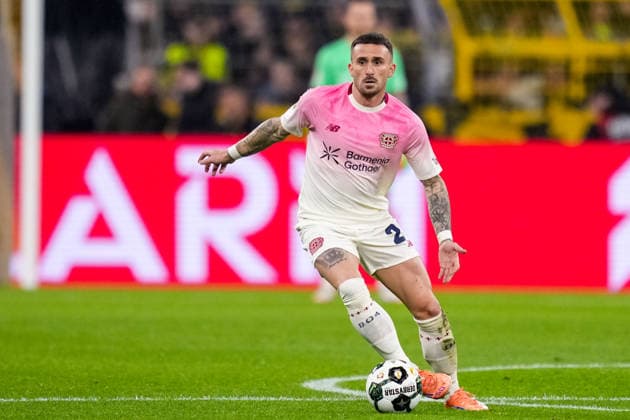 DORTMUND, GERMANY - DECEMBER 2: Aleix Garcia of Bayer 04 Leverkusen dribbles with the ball during the DFB Cup round of 16 match between Borussia Dortmund and Bayer 04 Leverkusen at Signal Iduna Park on December 2, 2025 in Dortmund, Germany. (Photo by Rene Nijhuis) SPO  Copyright: xRenexNijhuis