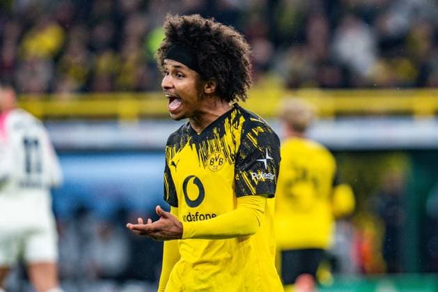 02.12.2025, Borussia Dortmund vs. Bayern 04 Leverkusen, DFB Pokal, Achtelfinale Karim Adeyemi (Borussia Dortmund, 27) Wichtiger Hinweis: Gemaess den Vorgaben der DFL Deutsche Fussball Liga bzw. des DFB Deutscher Fussball-Bund ist es untersagt, in dem Stadion und oder vom Spiel angefertigte Fotoaufnahmen in Form von Sequenzbildern und oder videoaehnlichen Fotostrecken zu verwerten Copyright: xBahhoxKarax
