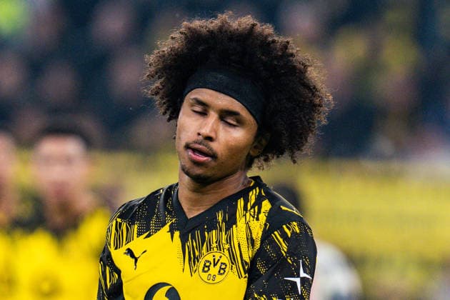 02.12.2025, Borussia Dortmund vs. Bayern 04 Leverkusen, DFB Pokal, Achtelfinale Karim Adeyemi (Borussia Dortmund, 27) enttäuscht unzufrieden unglücklich sauer Wichtiger Hinweis: Gemaess den Vorgaben der DFL Deutsche Fussball Liga bzw. des DFB Deutscher Fussball-Bund ist es untersagt, in dem Stadion und oder vom Spiel angefertigte Fotoaufnahmen in Form von Sequenzbildern und oder videoaehnlichen Fotostrecken zu verwerten Copyright: xBahhoxKarax