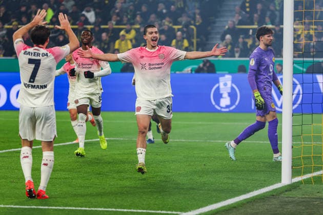 Fußball DFB Pokal - Borussia Dortmund - Bayer 04 Leverkusen am 02.12.2025 im Signal Iduna Park in Dortmund Jubel, Torjubel, Torschuetze, Torschütze Ibrahim Maza (Leverkusen 30) jubelt nach seinem Tor zum 0 zu 1