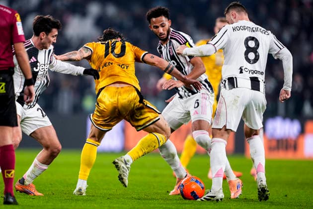 -j during the round of 16 Frecciarossa Italian Cup 2025 2026 soccer match between Juventus Fc and Udinese at Juventus Stadium in Turin, North Italy , December 2, 2025. - Soccer  Copyright: xFabioxFerrari LaPressex
