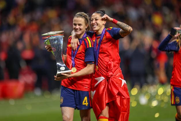 ESP, Madrid, Spanien vs Deutschland, Länderspiel, Fussball, UEFA, Spielzeit 2025 2026, Womens Nations League, Riyadh Air Metropolitano, Finale im Bild: Spanien gewinnt mit 3:0 nach Toren gegen Deutschland, Jubel und Freude bei Espana, Irene Paredes (Spanien 4) und Jenni (Jennifer Hermoso Fuentes) DFB DFL REGULATIONS PROHIBIT ANY USE OF PHOTOGRAPHS AS IMAGE SEQUENCES AND OR QUASI-VIDEO, 02.12.2025 Copyright: HMBxMedia HendrikxHamelau