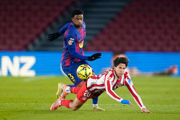 ESP: FC Barcelona, Barca - Atletico de Madrid. La Liga EA Sports. Date 19 Giuliano Simeone of Atletico de Madrid and Alejandro Balde of FC Barcelona during the La Liga EA Sports match between FC Barcelona and Atletico de Madrid played at Spotify Camp Nou Stadium on December 2 2025 in Barcelona, Spain. kpng Copyright: xSergioxRuizx xImagox PS_2511202_BAR_ATL_021