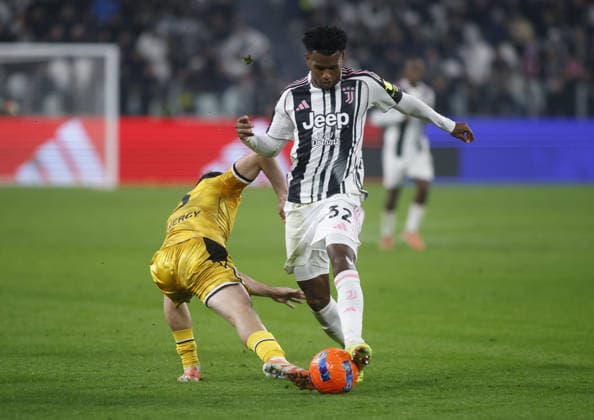 Sandi Lovric of Udinese Calcio and Juan Cabal of Juventus FC during the Coppa Itallia, 2025 26 season, football match between Juventus FC and Udinese Calcio on 02 Dicember 2025, at Allianz Stadium, Turin, taly. Photo Nderim KACELI  Copyright: xNderimxKaceli IPAxSportx xipa-agency.netx xx IPA_68654401 IPA_Agency_IPA68654401