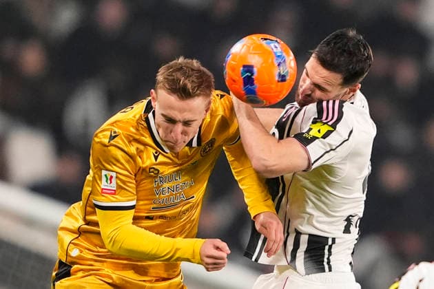 UdineseÕs Adam Buksa jumps for the ball with JuventusÕs Federico Gatti during the round of 16 Frecciarossa Italian Cup 2025 2026 soccer match between Juventus Fc and Udinese at Juventus Stadium in Turin, North Italy , December 2, 2025. - Soccer  Copyright: xFabioxFerrari LaPressex