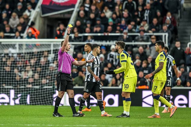 Premier League Newcastle United v Tottenham Hotspur Referee Thomas Bramall gives a yellow card to Rodrigo Bentancur of Tottenham Hotspur during the Premier League match Newcastle United vs Tottenham Hotspur at St. James s Park, Newcastle, United Kingdom, 2nd December 2025 (Photo by Alfie Cosgrove News Images) Newcastle St. James s Park Tyne and Wear United Kingdom Copyright: xAlfiexCosgrove NewsxImagesx