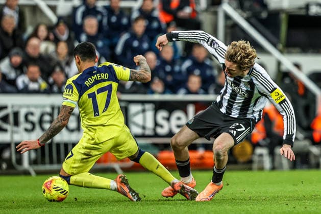 Premier League Newcastle United v Tottenham Hotspur Nick Woltemade of Newcastle United is tackled by Cristian Romero of Tottenham Hotspur during the Premier League match Newcastle United vs Tottenham Hotspur at St. James s Park, Newcastle, United Kingdom, 2nd December 2025 (Photo by Alfie Cosgrove News Images) Newcastle St. James s Park Tyne and Wear United Kingdom Copyright: xAlfiexCosgrove NewsxImagesx