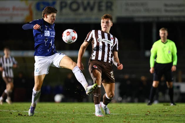 27 Oleg Skakun (FC St. Pauli U23), 7 Vjekoslav Taritas (VfB Oldenburg) Fußball I Herren I Regionalliga Nord I Saison 2025-2026 I 21. Spieltag I FC St. Pauli U23 - VfB Oldenburg I 02.12.2025 I Edmund-Plambeck-Stadion