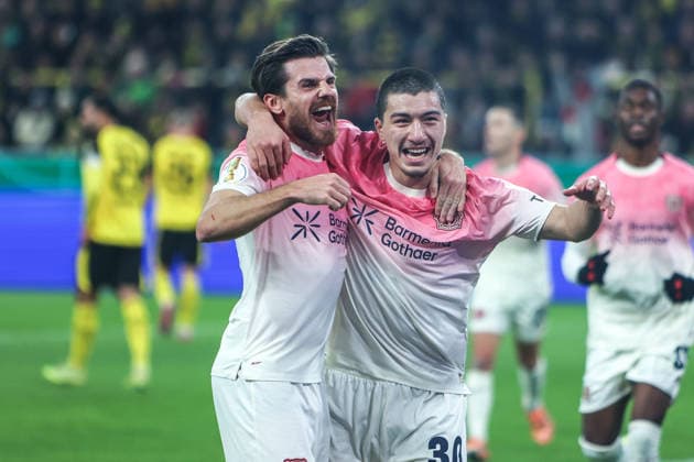 Fussball, DFB-Pokal Saison 2025 2026 Achtelfinale Borussia Dortmund - Bayer 04 Leverkusen 02.12.2025, SIGNAL IDUNA PARK Torjubel Bayer 04 Leverkusen nach dem Tor zum 1-0 durch Ibrahim Maza (Bayer 04 Leverkusen, 30) der Torschütze freut sich mit Jonas Hofmann (Bayer 04 Leverkusen,7) Dortmund SIGNAL IDUNA PARK Nordrhein-Westfalen Deutschland