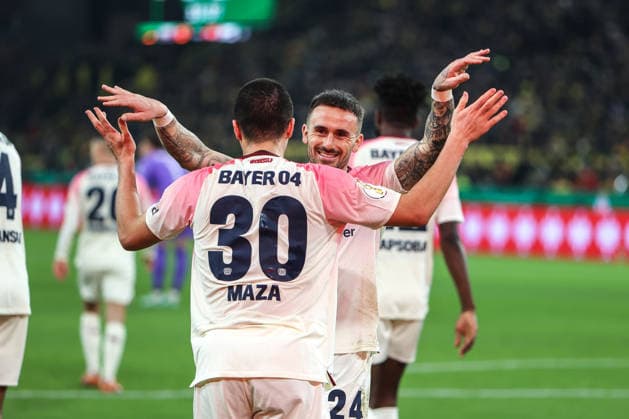 Fussball, DFB-Pokal Saison 2025 2026 Achtelfinale Borussia Dortmund - Bayer 04 Leverkusen 02.12.2025, SIGNAL IDUNA PARK Torjubel Bayer 04 Leverkusen nach dem Tor zum 1-0 durch Ibrahim Maza (Bayer 04 Leverkusen, 30) die Spieler freuen sich Dortmund SIGNAL IDUNA PARK Nordrhein-Westfalen Deutschland