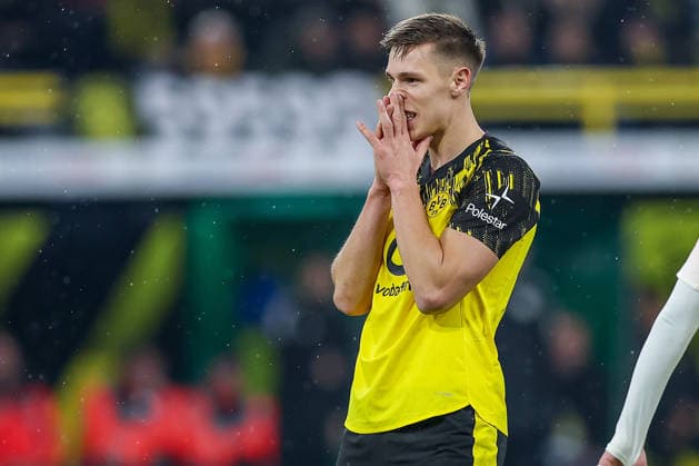 02.12.2025, Fußball, DFB-Pokal, Borussia Dortmund - Bayer 04 Leverkusen, Achtelfinale, Signal Iduna Park, Saison 2025 2026: Nico Schlotterbeck (BVB 04) rümpft Enttäuscht die Nase Enttäuschung Mimik Gestik DFB regulations prohibit any use of photographs as image sequences and or quasi-video. Nordrhein-Westfalen Deutschland