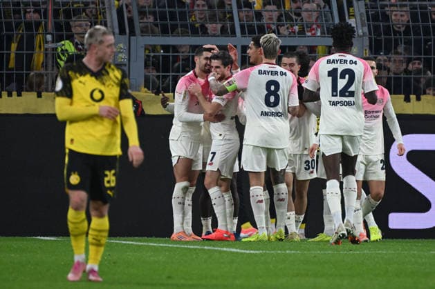 02.12.2025, xjhx, Fussball DFB Pokal Achtelfinale, Borussia Dortmund - Bayer 04 Leverkusen emspor, v.l. Martin Terrier (Leverkusen, 11) Jubel, Torjubel, jubelt ueber das Tor, celebrate the goal, celebration (DFL DFB REGULATIONS PROHIBIT ANY USE OF PHOTOGRAPHS as IMAGE SEQUENCES and or QUASI-VIDEO) Dortmund