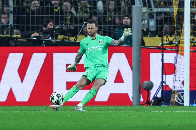 Fussball, DFB-Pokal Saison 2025 2026 Achtelfinale Borussia Dortmund - Bayer 04 Leverkusen 02.12.2025, SIGNAL IDUNA PARK Mark Flekken (Bayer 04 Leverkusen, 1) Dortmund SIGNAL IDUNA PARK Nordrhein-Westfalen Deutschland