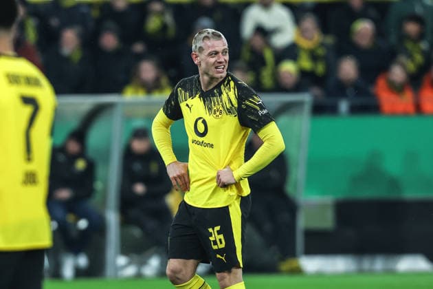 Fussball, DFB-Pokal Saison 2025 2026 Achtelfinale Borussia Dortmund - Bayer 04 Leverkusen 02.12.2025, SIGNAL IDUNA PARK Julian Ryerson (Borussia Dortmund, 26) Dortmund SIGNAL IDUNA PARK Nordrhein-Westfalen Deutschland