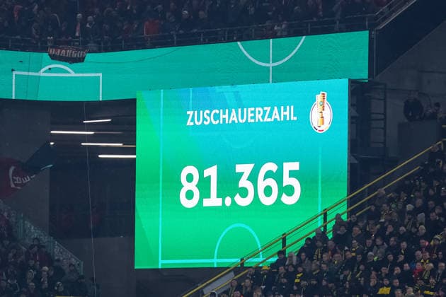 Zuschauerzahl GER, Borussia Dortmund gegen Bayer Leverkusen, Fussball, DFB-Pokal, Achtelfinale, Spielzeit 2025 2026, 02.12.2025 DFL REGULATIONS PROHIBIT ANY USE OF PHOTOGRAPHS AS IMAGE SEQUENCES AND OR QUASI-VIDEO GER, Borussia Dortmund gegen Bayer Leverkusen, Fussball, DFB-Pokal, Achtelfinale, Spielzeit 2025 2026, 02.12.2025 Dortmund Copyright: xEibner-Pressefoto FrankxZeisingx EP_FZG