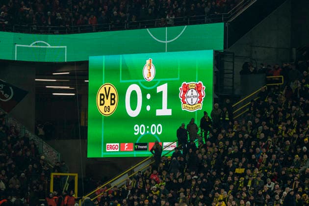 Endstand auf der Anzeigetafel. 0-1. End position on the scoreboard. 0-1 Borussia Dortmund - Bayer Leverkusen, DFB Pokal Achtelfinale (Round of 16) in Dortmund, Signal Iduna Park DFL regulations prohibit any use of photographs as image sequences and or quasi-video. Copyright: HMBxMedia xMarcoxBader