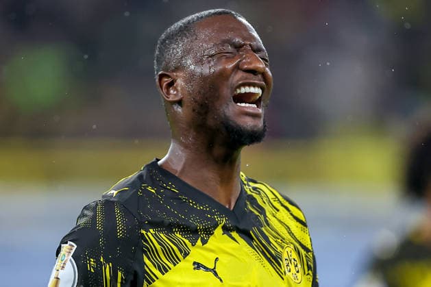 02.12.2025, Fußball, DFB-Pokal, Borussia Dortmund - Bayer 04 Leverkusen, Achtelfinale, Signal Iduna Park, Saison 2025 2026: Enttäuschung nach dem Ausscheiden des BVB im Pokalspiel gegen Leverkusen. Serhou Guirassy (BVB 09) Enttäuscht nach der Niederlage Mimik Verzweifelt verzweiflung DFB regulations prohibit any use of photographs as image sequences and or quasi-video. Nordrhein-Westfalen Deutschland