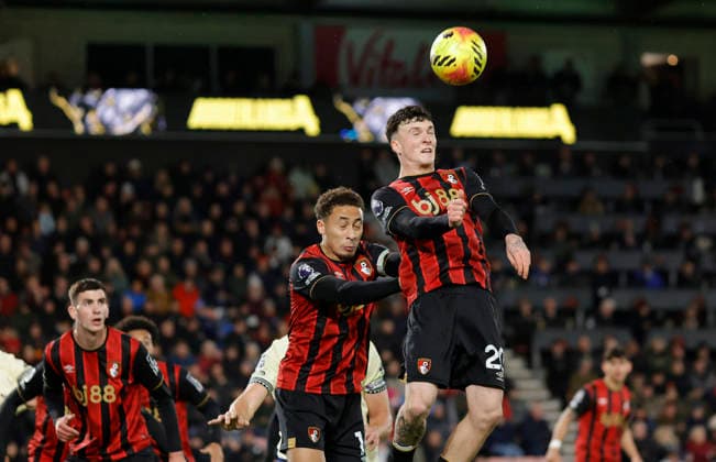 2nd December 2025, Bournemouth, Dorset, England; Premier League Football, AFC Bournemouth versus Everton; Alex Jimenez of Bournemouth heads Everton s corner kick away  HongboxChen