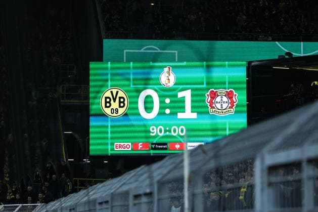 Fussball, DFB-Pokal Saison 2025 2026 Achtelfinale Borussia Dortmund - Bayer 04 Leverkusen 02.12.2025, SIGNAL IDUNA PARK Anzeigetafel mit dem Endergebnis Borussia Dortmund 0, Bayer 04 Leverkusen 1 Dortmund SIGNAL IDUNA PARK Nordrhein-Westfalen Deutschland