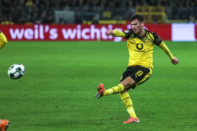 Fussball, DFB-Pokal Saison 2025 2026 Achtelfinale Borussia Dortmund - Bayer 04 Leverkusen 02.12.2025, SIGNAL IDUNA PARK Pascal Groß (Borussia Dortmund, 13) Dortmund SIGNAL IDUNA PARK Nordrhein-Westfalen Deutschland