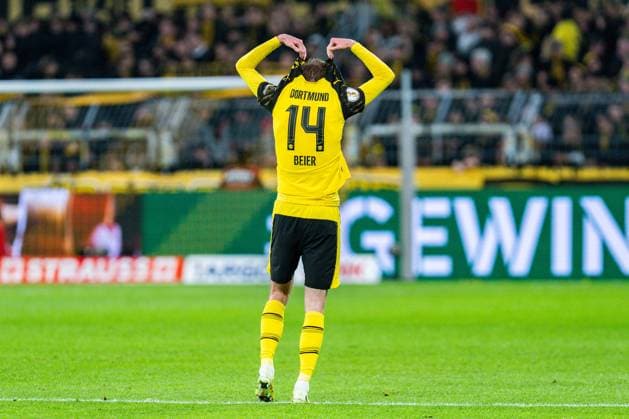 02.12.2025, Borussia Dortmund vs. Bayern 04 Leverkusen, DFB Pokal, Achtelfinale Maximilian Beier (Borussia Dortmund, 14) ist enttäuscht über das Ausscheiden im Achtelfinale Wichtiger Hinweis: Gemaess den Vorgaben der DFL Deutsche Fussball Liga bzw. des DFB Deutscher Fussball-Bund ist es untersagt, in dem Stadion und oder vom Spiel angefertigte Fotoaufnahmen in Form von Sequenzbildern und oder videoaehnlichen Fotostrecken zu verwerten Copyright: xBahhoxKarax