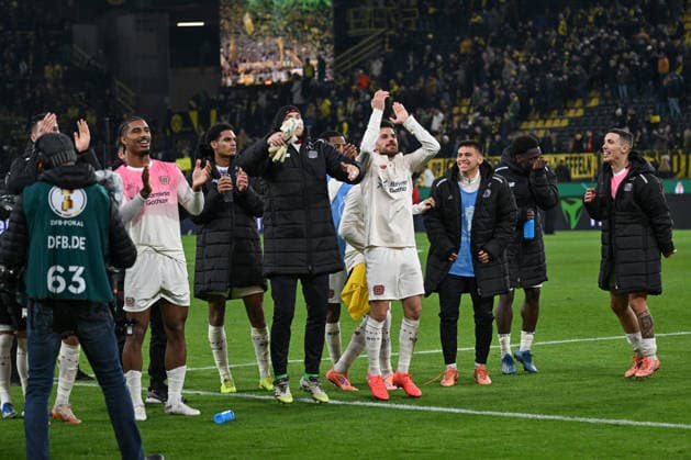 02.12.2025, xjhx, Fussball DFB Pokal Achtelfinale, Borussia Dortmund - Bayer 04 Leverkusen emspor, v.l. Leverkusen Jubel ueber den Sieg, Jubel nach Spielende (DFL DFB REGULATIONS PROHIBIT ANY USE OF PHOTOGRAPHS as IMAGE SEQUENCES and or QUASI-VIDEO) Dortmund