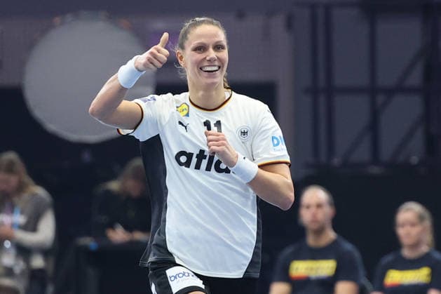 GER, Dortmund, 27th Wommen s World Championship, WM, Weltmeisterschaft 2025, Hauptrunde Main Round, Gruppe II 1. Runde: Deutschland Germany (GER) vs. Färöer Inseln Faroe Icland (FRO) 02.12.2025, Westfalenhalle, Dortmund, GER, Dortmund, 27th Wommen s World Championship 2025, Hauptrunde Main Round, Gruppe II 1. Runde: Deutschland Germany (GER) vs. Färöer Inseln Faroe Icland (FRO) , im Bild: Torjubel Jubel Jubellauf, Xenia Smits (Ger 11),