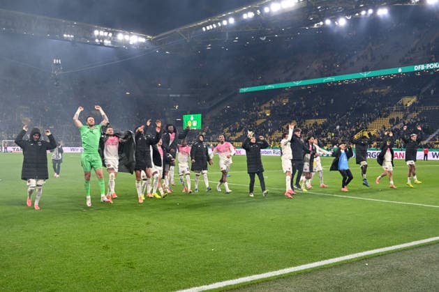 02.12.2025, xjhx, Fussball DFB Pokal Achtelfinale, Borussia Dortmund - Bayer 04 Leverkusen emspor, v.l. Leverkusen Jubel ueber den Sieg, Jubel nach Spielende (DFL DFB REGULATIONS PROHIBIT ANY USE OF PHOTOGRAPHS as IMAGE SEQUENCES and or QUASI-VIDEO) Dortmund