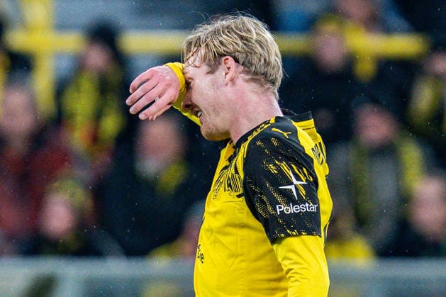 02.12.2025, Borussia Dortmund vs. Bayern 04 Leverkusen, DFB Pokal, Achtelfinale Julian Brandt (Borussia Dortmund, 10) enttäuscht unzufrieden unglücklich Wichtiger Hinweis: Gemaess den Vorgaben der DFL Deutsche Fussball Liga bzw. des DFB Deutscher Fussball-Bund ist es untersagt, in dem Stadion und oder vom Spiel angefertigte Fotoaufnahmen in Form von Sequenzbildern und oder videoaehnlichen Fotostrecken zu verwerten Copyright: xBahhoxKarax