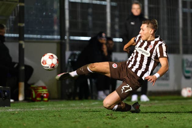 27 Oleg Skakun (FC St. Pauli U23) Fußball I Herren I Regionalliga Nord I Saison 2025-2026 I 21. Spieltag I FC St. Pauli U23 - VfB Oldenburg I 02.12.2025 I Edmund-Plambeck-Stadion
