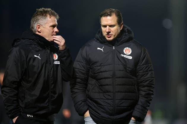 Karsten Neitzel (Trainer, FC St. Pauli U23) und Carsten Rothenbach (Sportlicher Leiter, FC St. Pauli U23) Fußball I Herren I Regionalliga Nord I Saison 2025-2026 I 21. Spieltag I FC St. Pauli U23 - VfB Oldenburg I 02.12.2025 I Edmund-Plambeck-Stadion