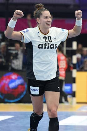 GER, Dortmund, 27th Wommen s World Championship, WM, Weltmeisterschaft 2025, Hauptrunde Main Round, Gruppe II 1. Runde: Deutschland Germany (GER) vs. Färöer Inseln Faroe Icland (FRO) 02.12.2025, Westfalenhalle, Dortmund, GER, Dortmund, 27th Wommen s World Championship 2025, Hauptrunde Main Round, Gruppe II 1. Runde: Deutschland Germany (GER) vs. Färöer Inseln Faroe Icland (FRO) , im Bild: Emily Vogel (Ger 20), Torjubel Jubel Jubellauf,