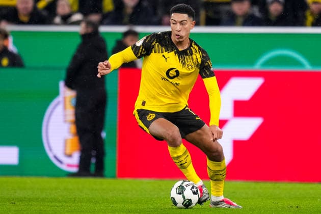 DORTMUND, GERMANY - DECEMBER 2: Jobe Bellingham of Borussia Dortmund dribbles with the ball during the DFB Cup round of 16 match between Borussia Dortmund and Bayer 04 Leverkusen at Signal Iduna Park on December 2, 2025 in Dortmund, Germany. (Photo by Rene Nijhuis) SPO  Copyright: xRenexNijhuis