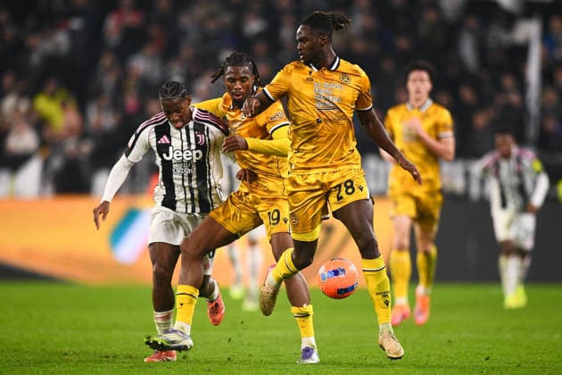 2025-12-02 Juventus FC v Udinese Calcio - Coppa Italia TURIN, ITALY - DECEMBER 2: Jonathan David of Juventus FC battles for the ball with Kingsley Ehizibue of Udinese Calcio and Oumar Solet of Udinese Calcio during the Coppa Italia match between Juventus FC and Udinese Calcio at Allianz Stadium on December 2, 2025 in Turin, Italy. (Photo by Alberto Gandolfo BSR Agency) Turin Italy Content not available for redistribution in The Netherlands directly or indirectly through any third parties. Copyright: xBSRxAgencyx