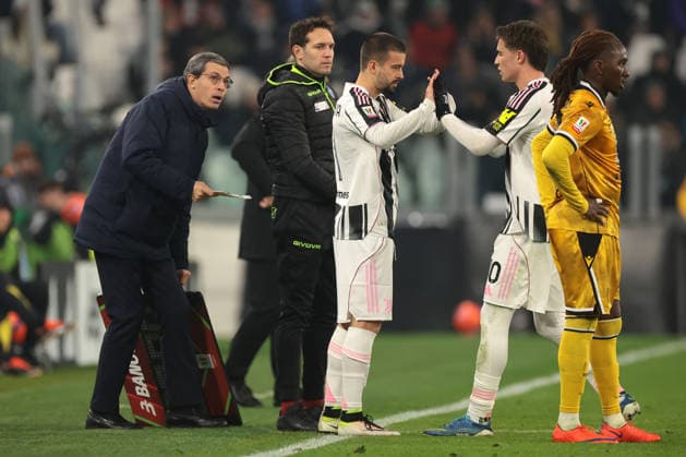 Turin, Italy, 2nd December 2025. Kenan Yildiz of Juventus is substituted for Edon Zhegrova during the Juventus vs Udinese Coppa Italia match at Allianz Stadium, Turin. Picture credit should read: Jonathan Moscrop Sportimage EDITORIAL USE ONLY. No use with unauthorised audio, video, data, fixture lists, club league logos or live services. Online in-match use limited to 120 images, no video emulation. No use in betting, games or single club league player publications. SPI_074_JM_JUVE_UDINESE_CI SPI-4319-0074