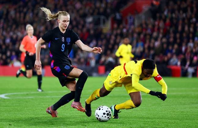 Aggie Beever-Jones of England. England Women v Ghana Women, International Friendly, Länderspiel, Nationalmannschaft Football, St Mary s Stadium, Southampton, UK - 02 Dec 2025Southampton St Mary s Stadium United Kingdom EDITORIAL USE ONLY No use with unauthorised audio, video, data, fixture lists, club league logos or live services. Online in-match use limited to 120 images, no video emulation. No use in betting, games or single club league player publications. Copyright: xJamesxMarsh Shutterstockx 16005561ck
