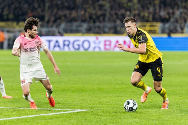 DORTMUND, GERMANY - DECEMBER 2: Nico Schlotterbeck (Borussia Dortmund, 4) controls the ball against Jonas Hofmann (Bayer 04 Leverkusen,7) during the DFB Pokal Round of 16 match between Borussia Dortmund vs. Bayer 04 Leverkusen at Signal Iduna Park on Round of Sixteen of the DFB Pokal on December 2, 2025 in Dortmund, Germany. DFB REGULATIONS PROHIBIT ANY USE OF PHOTOGRAPHS AS IMAGE SEQUENCES AND OR QUASI-VIDEO. North Rhine Westphalia Germany Copyright: xBEAUTIFULxSPORTS Wunderlx