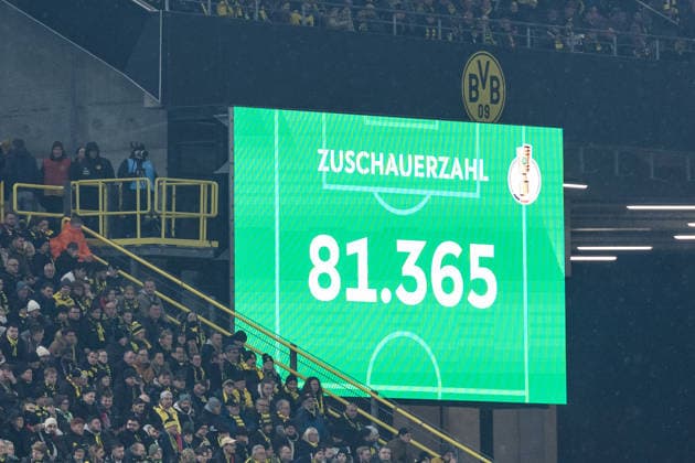 DORTMUND, GERMANY - DECEMBER 2: Attendance number 81.365 during the DFB Pokal Round of 16 match between Borussia Dortmund vs. Bayer 04 Leverkusen at Signal Iduna Park on Round of Sixteen of the DFB Pokal on December 2, 2025 in Dortmund, Germany. DFB REGULATIONS PROHIBIT ANY USE OF PHOTOGRAPHS AS IMAGE SEQUENCES AND OR QUASI-VIDEO. North Rhine Westphalia Germany Copyright: xBEAUTIFULxSPORTS Wunderlx
