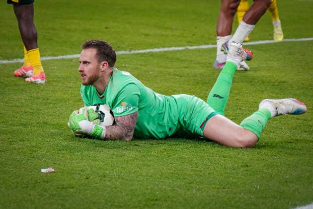 Deutschland: Fussball DFB-Pokal 2025 26, Achtelfinale - Borussia Dortmund vs Bayer 04 Leverkusen - Signal-Iduna-Park (Dortmund): Mark Flekken (Bayer Leverkusen, 1) Dortmund Nordrhein-Westfalen Deutschland Copyright: xJOERANxSTEINSIEKx